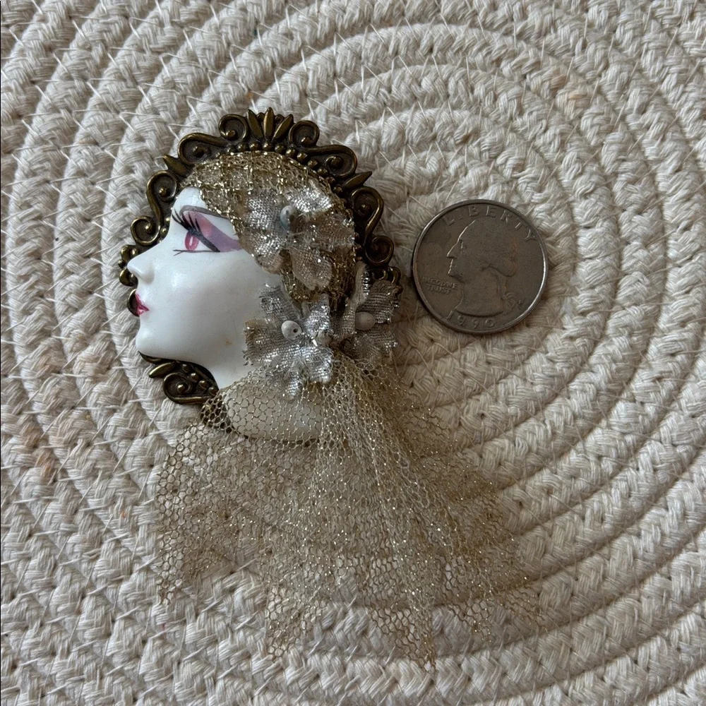 Vintage Porcelain Flapper Feminine Face Brooch with Metallic Veil - Picture 6 of 6